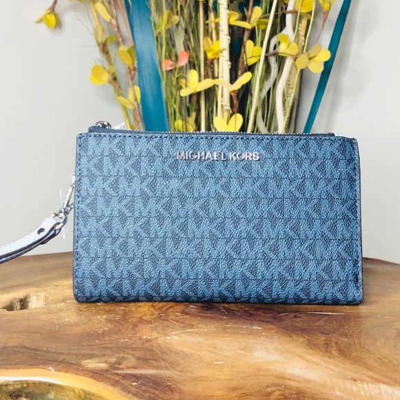 Michael Kors Handbags - Michael Kors Jet Set Travel Double Zip Wristlet